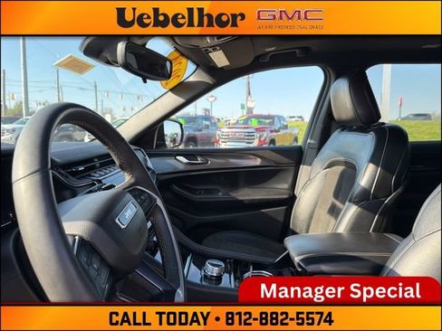 Used 2023 Jeep Grand Cherokee L Laredo AWD/4WD image 27