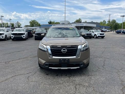 Used 2023 Nissan Pathfinder Platinum AWD/4WD image 2