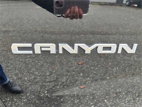 Used 2016 GMC Canyon SLE image 26