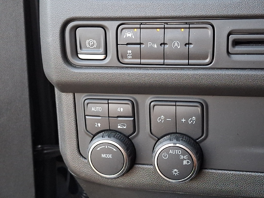Used 2024 Chevrolet Tahoe LT AWD/4WD image 24