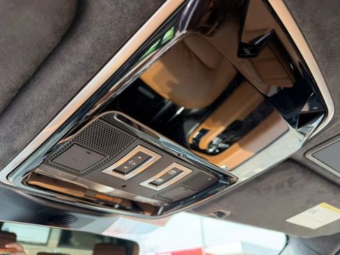 Used 2020 Land Rover Range Rover Autobiography image 16