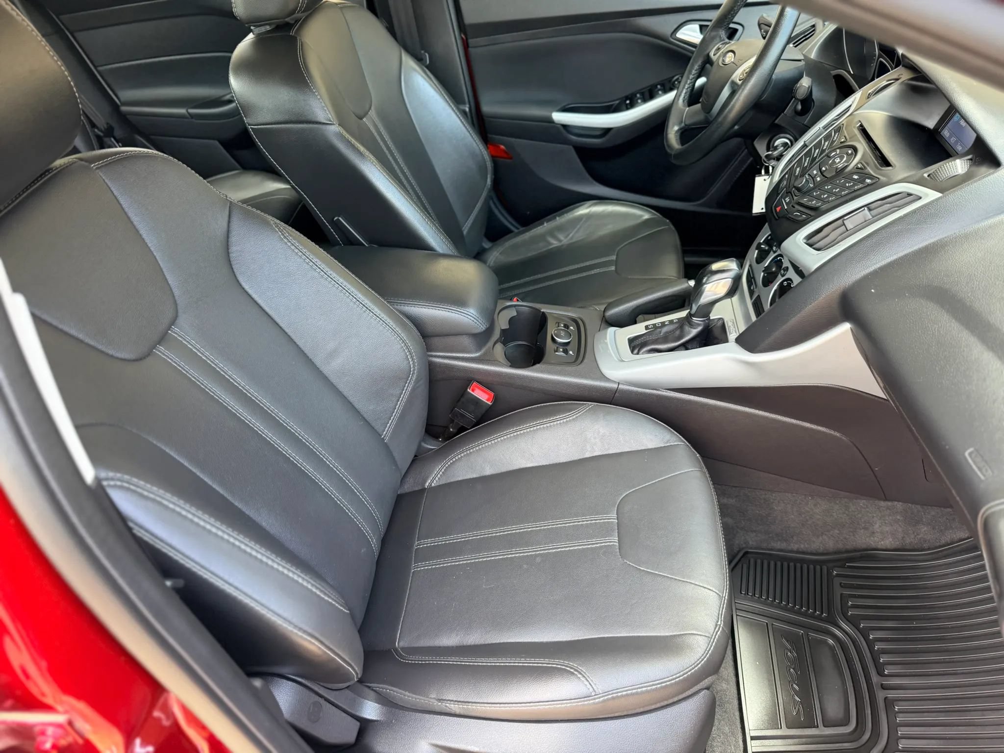 Used 2014 Ford Focus SE w/ Equipment Group 201A FWD image 22