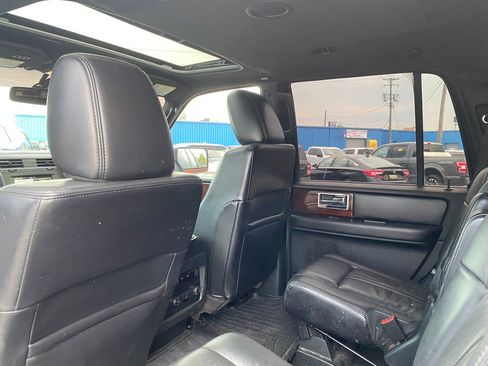 Used 2016 Lincoln Navigator Select AWD/4WD image 16