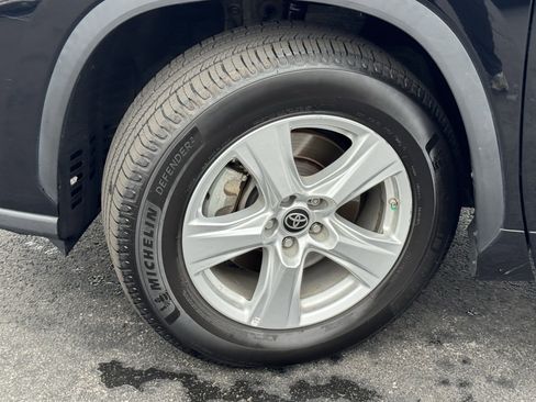 Used 2023 Toyota Highlander LE image 44