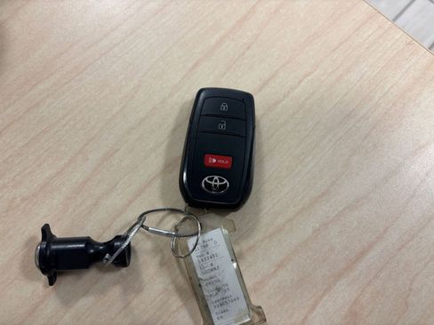 Used 2025 Toyota Prius LE image 18