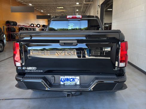 Used 2024 Chevrolet Colorado Trail Boss AWD/4WD image 4