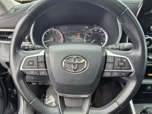 Used 2023 Toyota Highlander XLE FWD image 28
