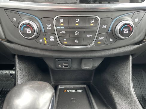 Used 2021 Chevrolet Traverse Premier image 43