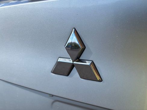 Used 2022 Mitsubishi Outlander SE image 11