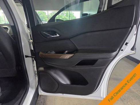 Used 2023 GMC Acadia SLE w/ Driver Convenience Package FWD image 18