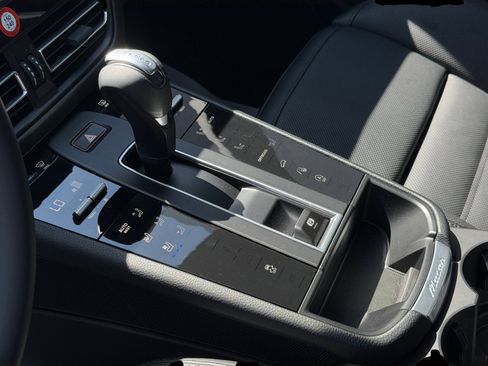 Certified 2026 Porsche Macan AWD/4WD image 19