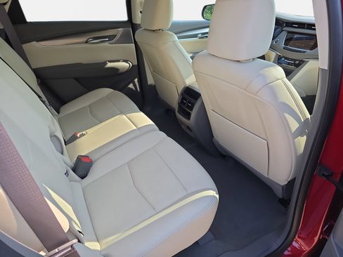 Used 2024 Cadillac XT5 Premium Luxury FWD image 11