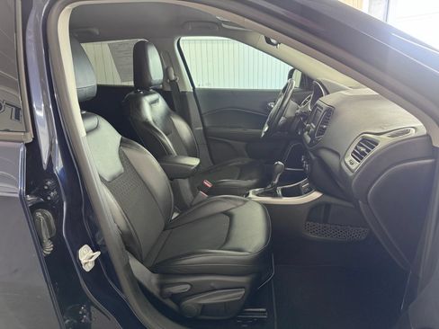 Used 2018 Jeep Compass Latitude w/ Safe & Security Group FWD image 10