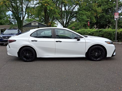Used 2021 Toyota Camry SE FWD image 7