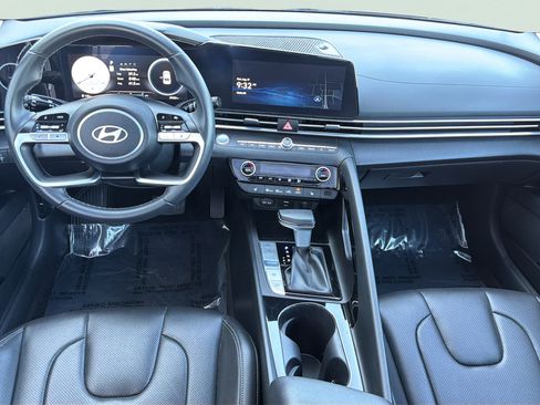 Used 2025 Hyundai Elantra Limited FWD image 16