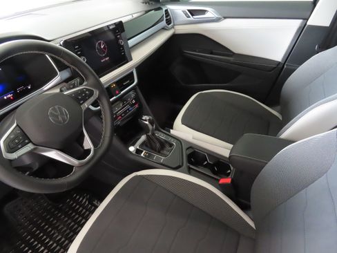 New 2025 Volkswagen Taos SE image 21