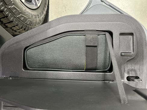 Used 2024 Rivian R1T Adventure AWD/4WD image 32