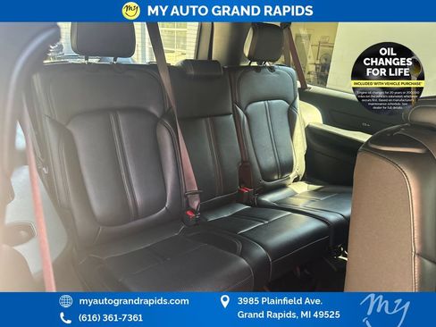 Used 2024 Jeep Wagoneer L Series II w/ Flexible Seating Group AWD/4WD image 23