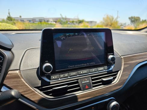 Used 2025 Nissan Altima 2.5 SV FWD image 31