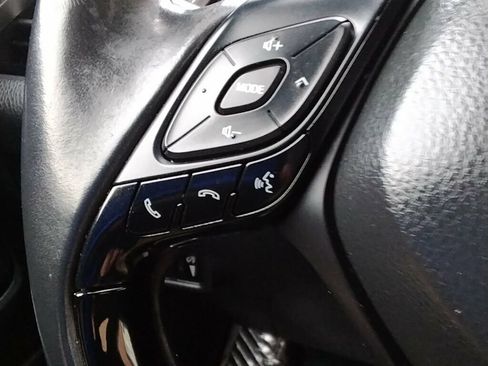 Used 2019 Toyota C-HR XLE image 13