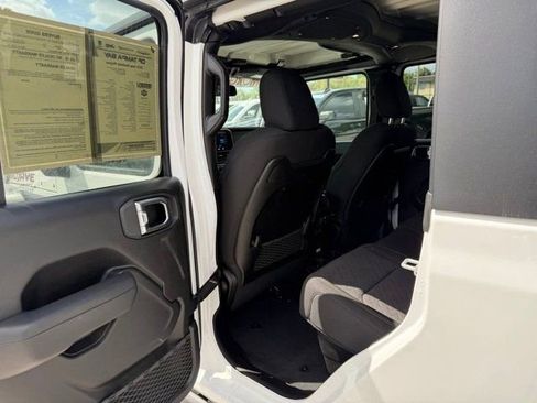 Used 2025 Jeep Gladiator Mojave w/ Convenience Group AWD/4WD image 27
