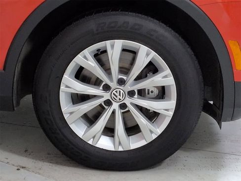 Used 2018 Volkswagen Tiguan S image 12