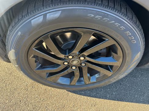 Used 2017 Land Rover Discovery HSE image 12