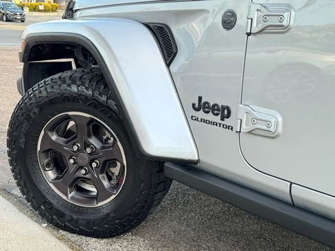 Used 2022 Jeep Gladiator Sport image 14