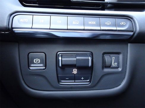 Certified 2022 Cadillac Escalade Premium Luxury Platinum image 20