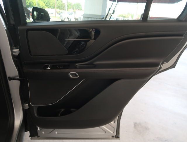 Used 2021 Lincoln Aviator AWD image 41