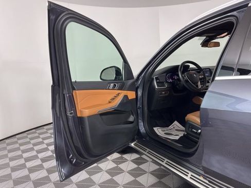 Used 2021 BMW X5 xDrive40i w/ Parking Assistance Package image 14