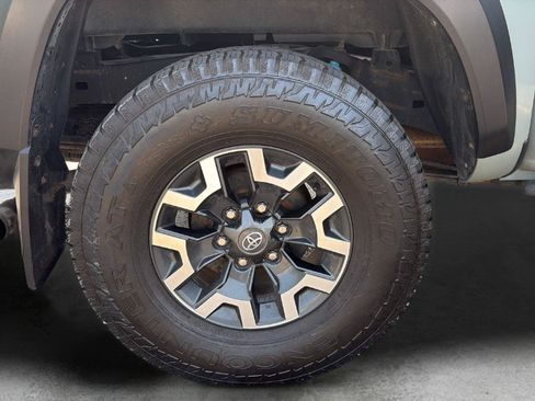 Used 2022 Toyota Tacoma TRD Off-Road AWD/4WD image 18