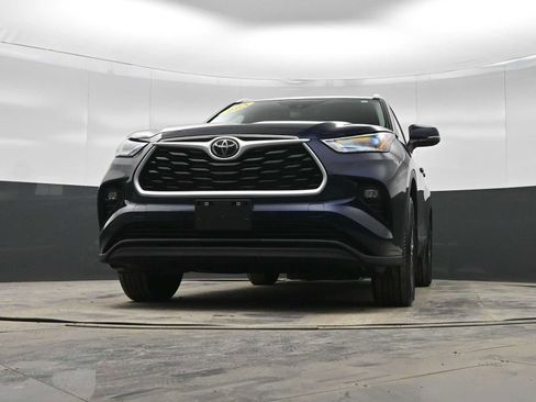 Used 2024 Toyota Highlander XLE image 31
