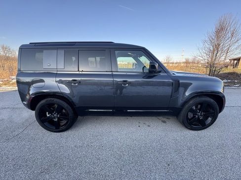 Used 2023 Land Rover Defender 110 X-Dynamic SE image 4