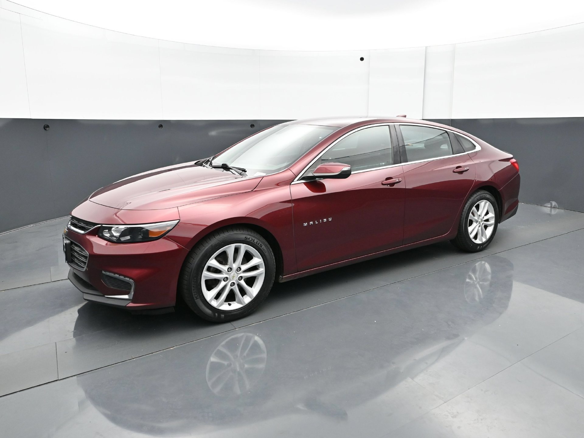 Used 2016 Chevrolet Malibu LT FWD image 2