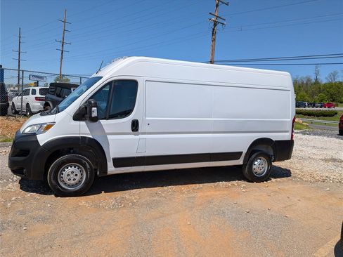 Used 2024 RAM ProMaster 2500 w/ Convenience Group image 2
