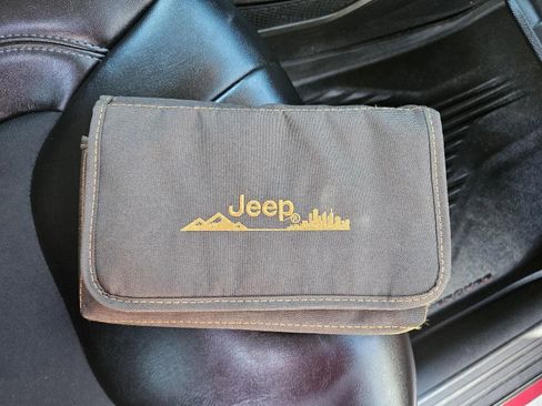 Used 2019 Jeep Cherokee Latitude Plus w/ Comfort/Convenience Group image 21