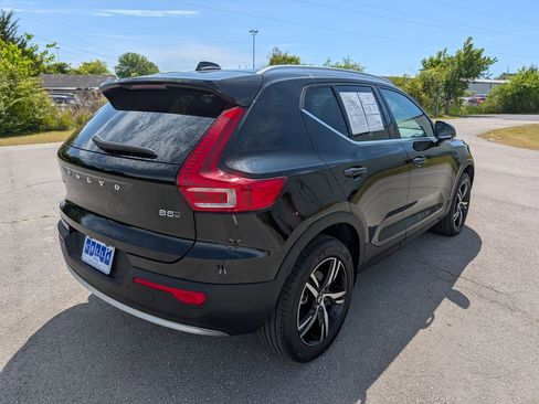Used 2025 Volvo XC40 B5 Core AWD/4WD image 3