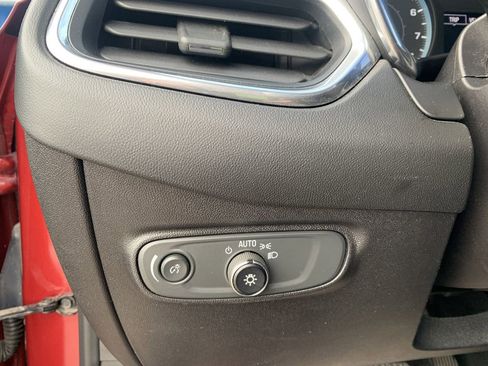 Used 2018 Chevrolet Equinox LT FWD image 16