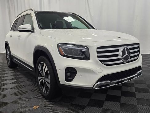 Used 2025 Mercedes-Benz GLB 250 4MATIC image 8