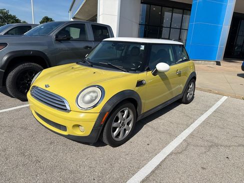 Used 2010 MINI Cooper Hardtop FWD image 3