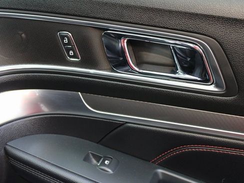 Used 2019 Ford Explorer Sport image 9