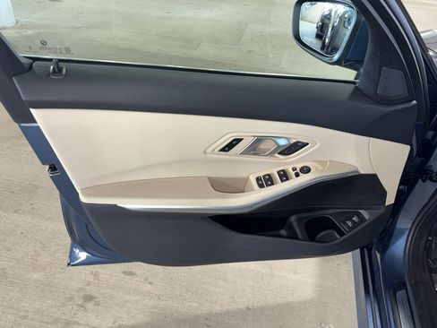 Used 2025 BMW 330i Sedan w/ Convenience Package RWD image 9