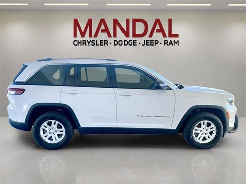 Used 2023 Jeep Grand Cherokee Laredo image 5
