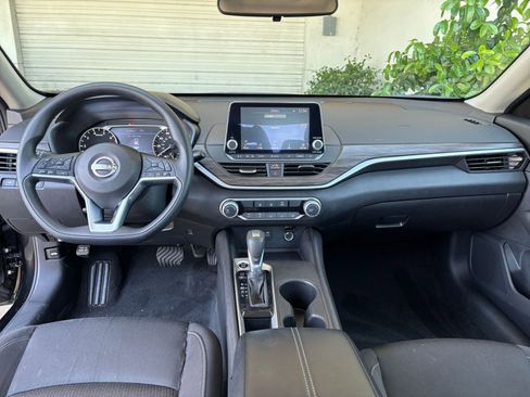 Used 2025 Nissan Altima 2.5 SV FWD image 34