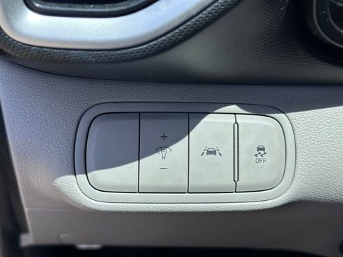 Used 2022 Hyundai Venue SEL FWD image 21