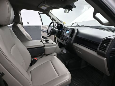 Used 2022 Ford F250 XL w/ Power Equipment Group image 46