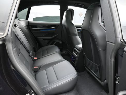 Certified 2025 Porsche Macan 4 Electric AWD/4WD image 27