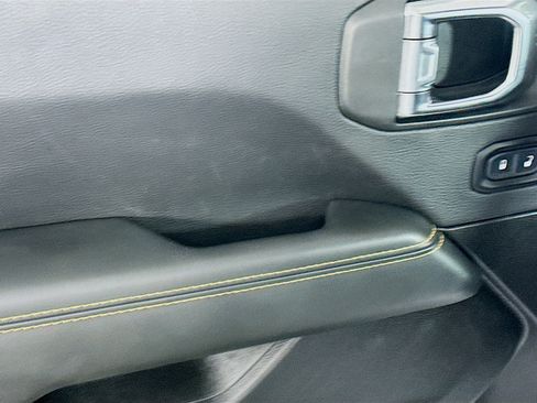 Used 2025 Jeep Wrangler Sahara image 15