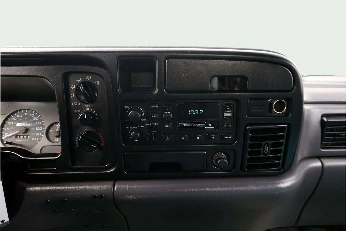 Used 1997 Dodge Ram 1500 Truck 4x4 Club Cab image 19
